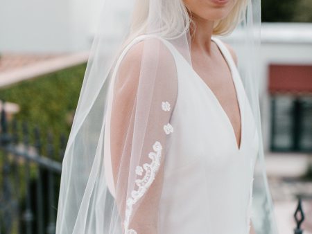 Elizabeth Johns Amelia Veil Online now