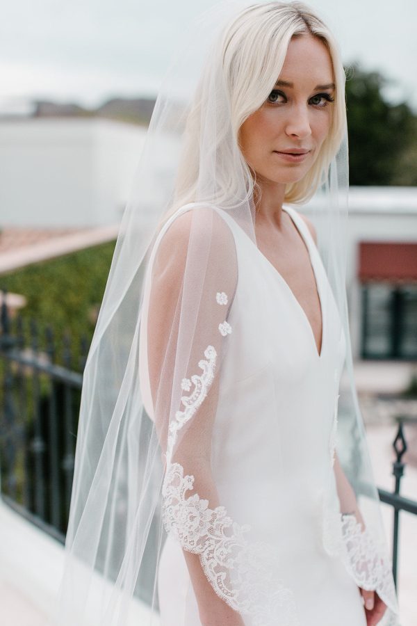 Elizabeth Johns Amelia Veil Online now