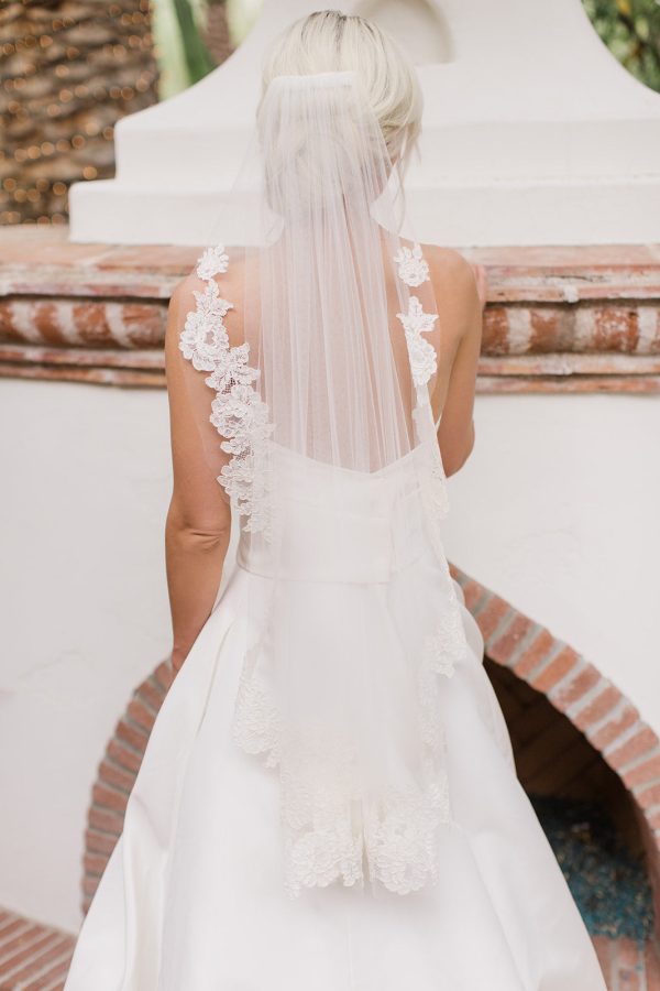 Elizabeth Johns Amanda Veil Online now